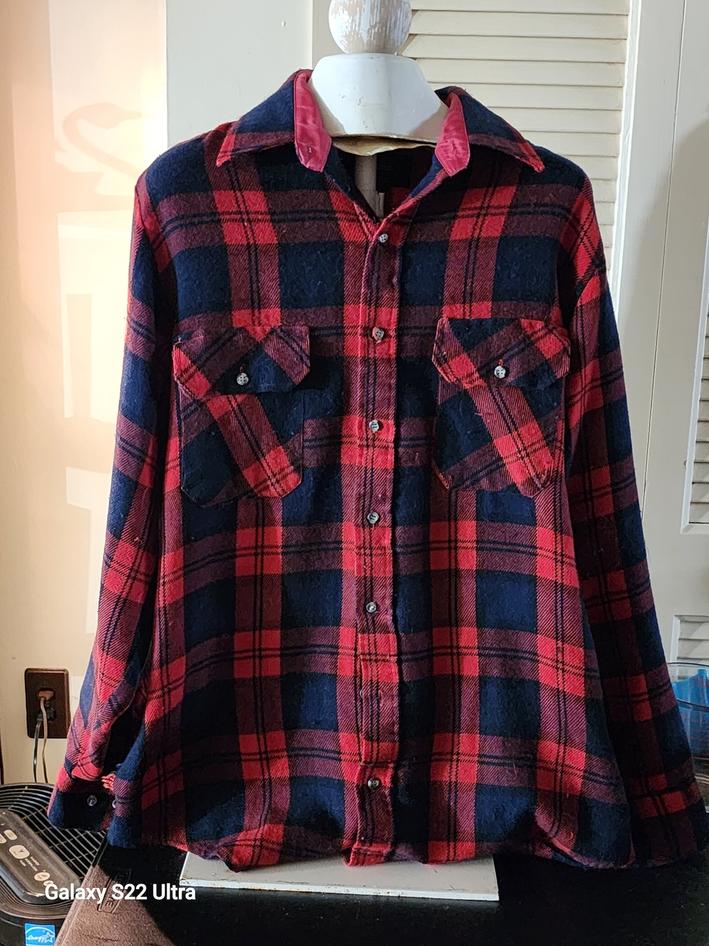 Williams Bay Men's Red & Navy Plaid Button-Down Shirt - Casual Flannel